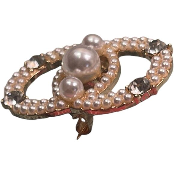 NEW Faux Pearl & Crystal Gold Plated CC Double Circle Brooch - Picture 6 of 6